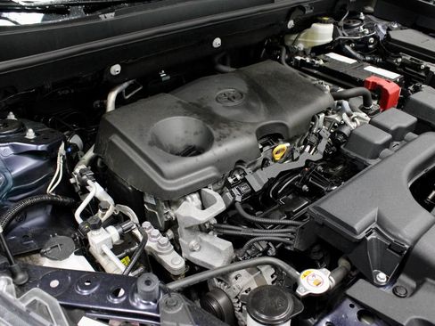 Used 2024 Toyota RAV4 XLE AWD/4WD image 18