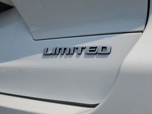 Certified 2025 Jeep Grand Cherokee L Limited w/ Luxury Tech Group II AWD/4WD image 9