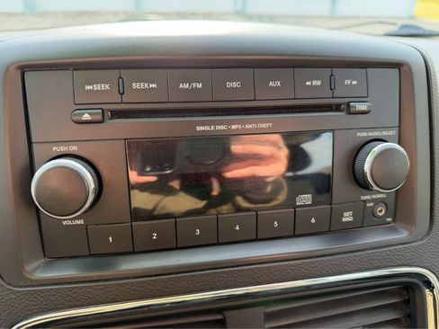 Used 2016 Dodge Grand Caravan American Value Package image 30