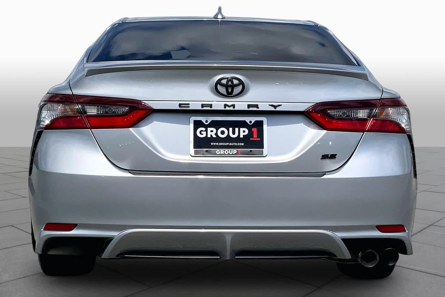 Used 2024 Toyota Camry SE FWD image 4