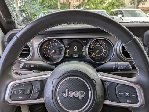 Used 2023 Jeep Gladiator Overland AWD/4WD image 25