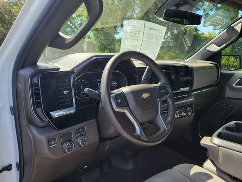 Certified 2025 Chevrolet Silverado 1500 LT RWD image 30