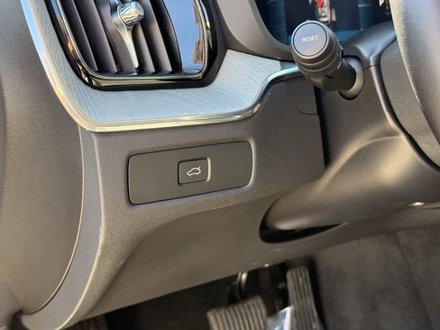 Certified 2025 Volvo XC60 B5 Plus image 16