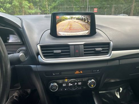 Used 2018 MAZDA MAZDA3 Touring FWD image 18