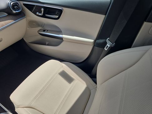 Used 2023 Mercedes-Benz C 300 4MATIC Sedan image 16