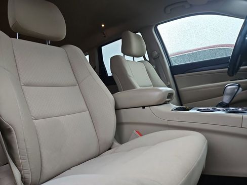 Used 2020 Jeep Grand Cherokee Laredo w/ 18" Wheel & 8.4" Radio Group image 15