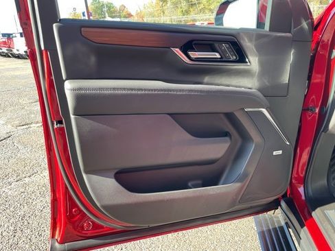 New 2026 GMC Yukon Denali w/ Sun & Power Step Package image 13