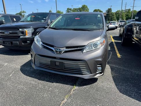 Used 2018 Toyota Sienna XLE w/ Protection Package AWD/4WD image 5