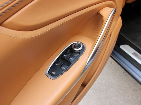 Used 2021 Aston Martin DBX image 19