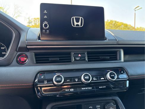 Used 2024 Honda Pilot TrailSport image 12
