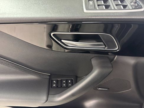 Used 2018 Jaguar F-PACE Premium AWD/4WD image 10