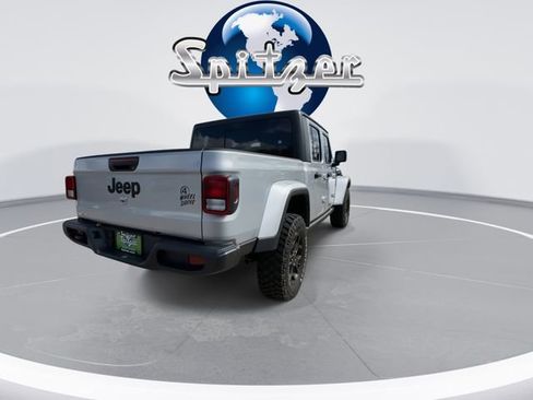 Used 2022 Jeep Gladiator Willys image 9