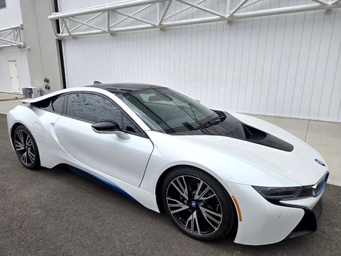 Used 2015 BMW i8 image 1