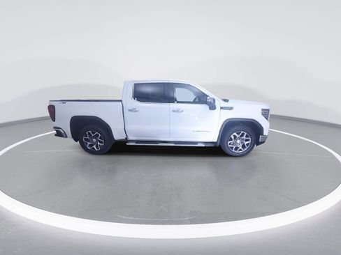 Used 2022 GMC Sierra 1500 SLT w/ SLT Premium Package AWD/4WD image 2