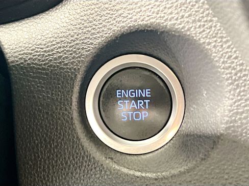 Used 2022 Toyota Corolla Cross LE image 23