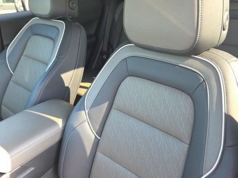 Used 2025 Chevrolet Equinox LT w/ Convenience Package II AWD/4WD image 16