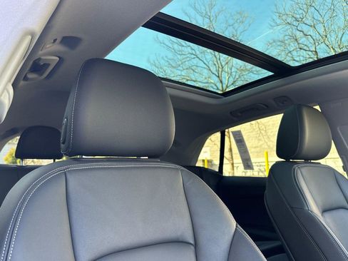 Used 2023 Audi Q8 Premium image 17