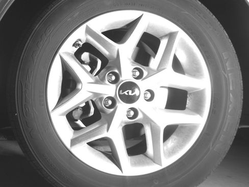 Used 2025 Kia Soul LX w/ LX Technology Package image 12