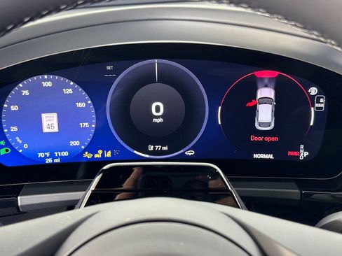 New 2026 Porsche Macan 4 Electric image 31