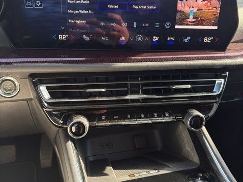 Used 2025 Chevrolet Traverse Z71 w/ Driver Confidence Package image 12