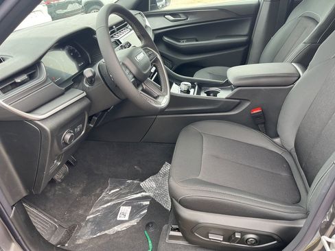 New 2025 Jeep Grand Cherokee Laredo X image 19