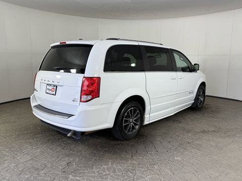 Used 2017 Dodge Grand Caravan SXT image 9