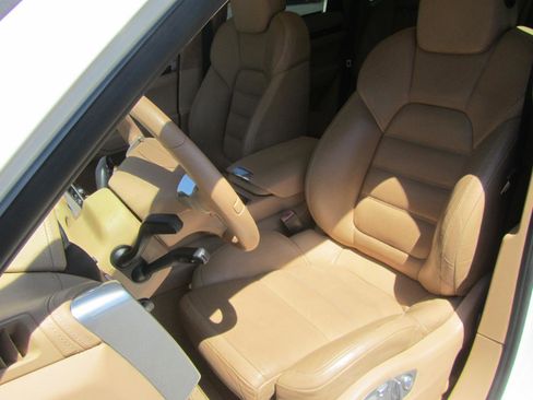 Used 2012 Porsche Cayenne Turbo image 18