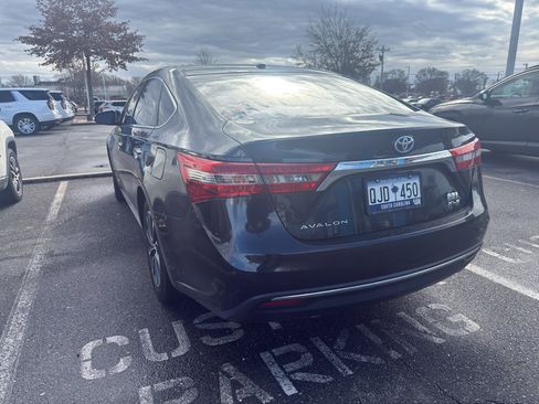 Used 2016 Toyota Avalon XLE Premium image 3