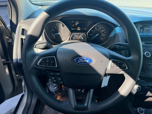 Used 2015 Ford Focus SE FWD image 23