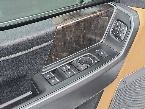 Used 2025 Ford F250 Lariat w/ Chrome Package image 16