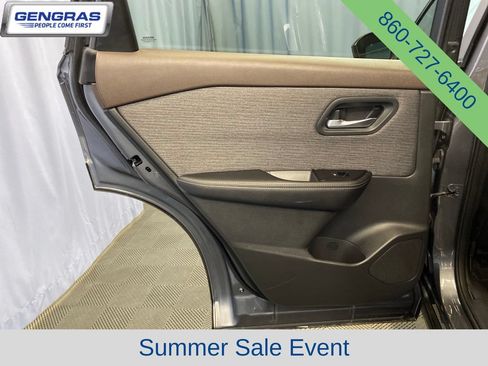 Used 2023 Nissan Rogue SV AWD/4WD image 25