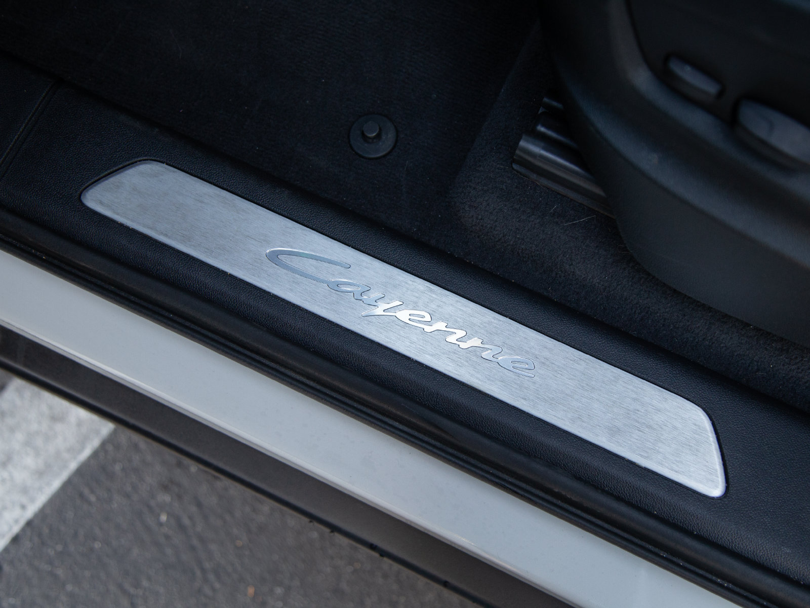 Certified 2024 Porsche Cayenne AWD/4WD image 3