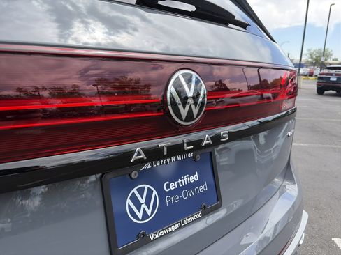 Used 2024 Volkswagen Atlas Peak Edition SE AWD/4WD image 16