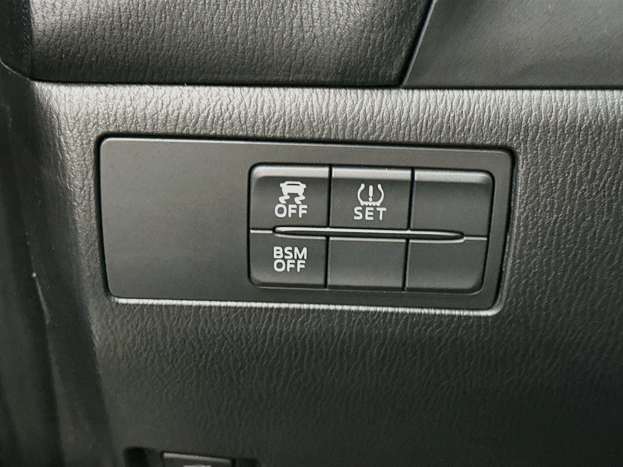 Used 2016 MAZDA MAZDA3 i Sport w/ Preferred Equipment Package FWD image 17