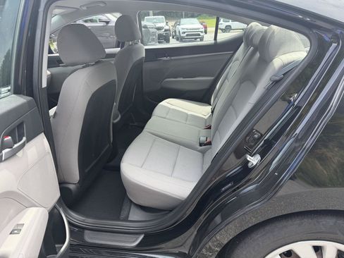 Used 2018 Hyundai Elantra SE FWD image 11