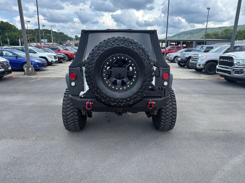 Used 2015 Jeep Wrangler Unlimited Sahara w/ Dual Top Group AWD/4WD image 4