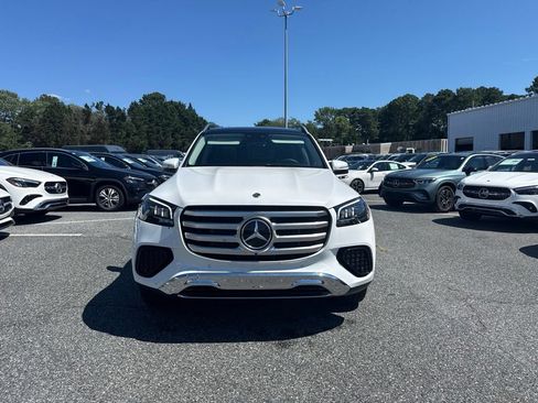 Used 2025 Mercedes-Benz GLS 450 4MATIC image 2