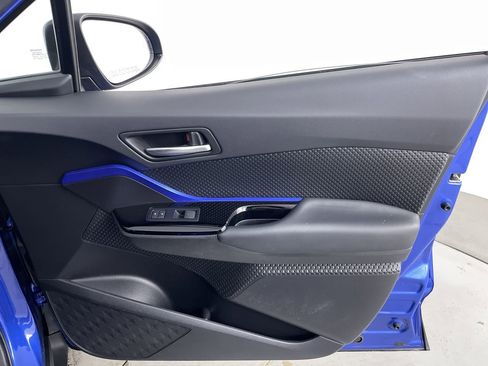 Used 2021 Toyota C-HR XLE image 22