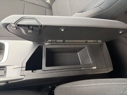 New 2026 Chevrolet Equinox EV LT image 15