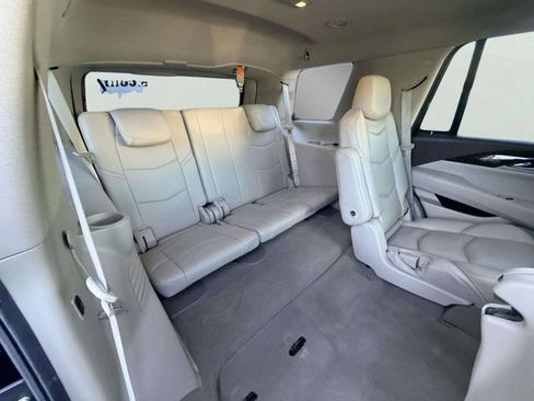 Used 2016 Cadillac Escalade Luxury AWD/4WD image 33