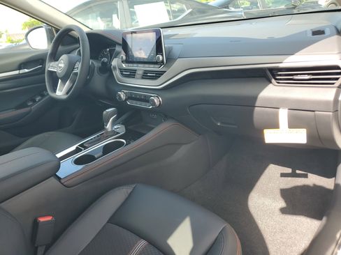 New 2025 Nissan Altima 2.5 SR image 11