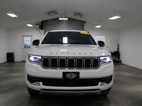Used 2024 Jeep Wagoneer Series III image 3