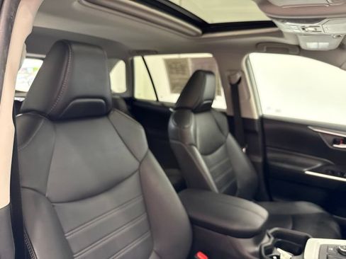Used 2021 Toyota RAV4 XLE Premium AWD/4WD image 15