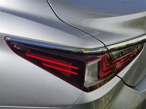 Used 2025 Lexus ES 350 Ultra Luxury image 5