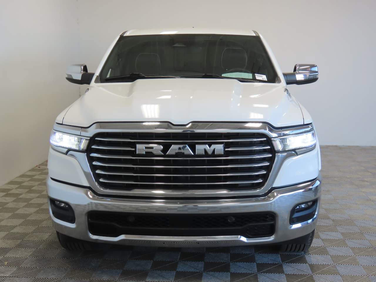 Used 2025 RAM 1500 Laramie AWD/4WD image 2