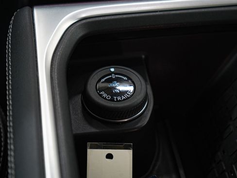 Used 2025 Ford Expedition Platinum AWD/4WD image 24