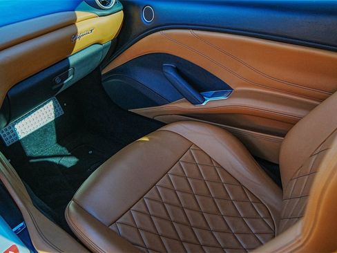 Used 2018 Ferrari California T image 34