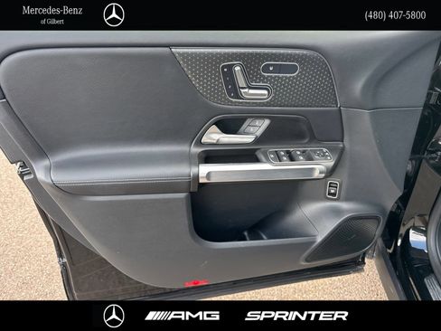 Used 2024 Mercedes-Benz GLB 250 image 12