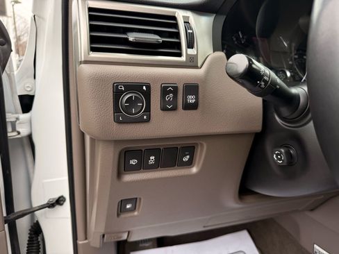 Used 2016 Lexus GX 460 Luxury w/ Preferred Accessory Package image 45