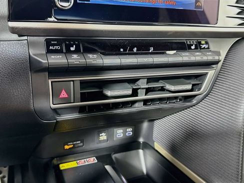 Certified 2025 Toyota Camry SE w/ Convenience Package AWD/4WD image 36